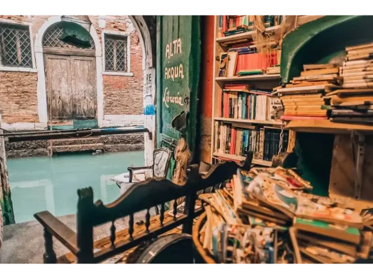 ΤΟ ΒΙΒΛΙΟΠΩΛΕΙΟ LIBERIA ACQUA ALTA