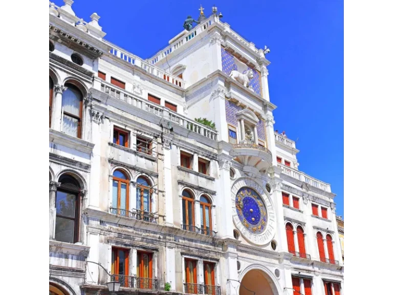 ΤΟΝ ΠΥΡΓΟ ΤΟΥ ΡΟΛΟΓΙΟΥ